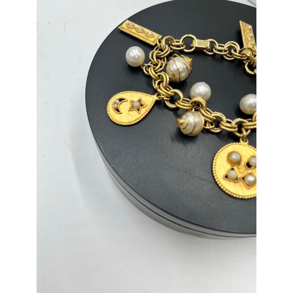 Vintage Gold Tone Revival Moghul Pearl Medallion Charm Etruscan Bracelet - Picture 7 of 9
